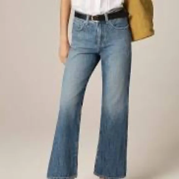 J.Crew | NWT | Mid-Rise Relaxed Kickout Jean | Abby Wash | 29 - Picture 1 of 4
